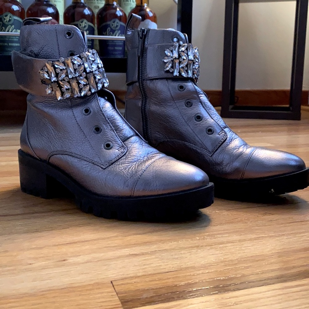 Karl Lagerfeld Paris.